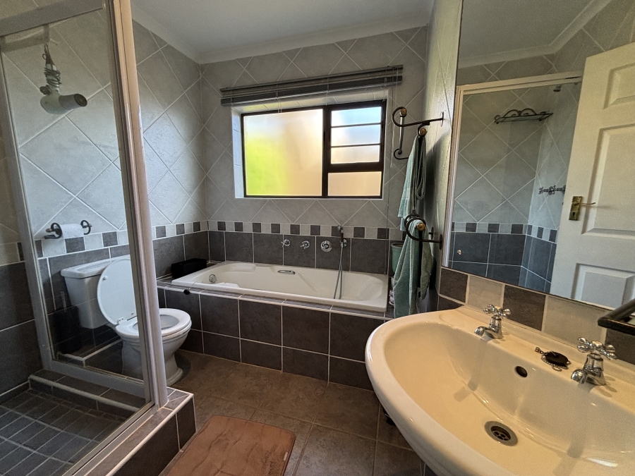 To Let 3 Bedroom Property for Rent in Summerstrand Eastern Cape